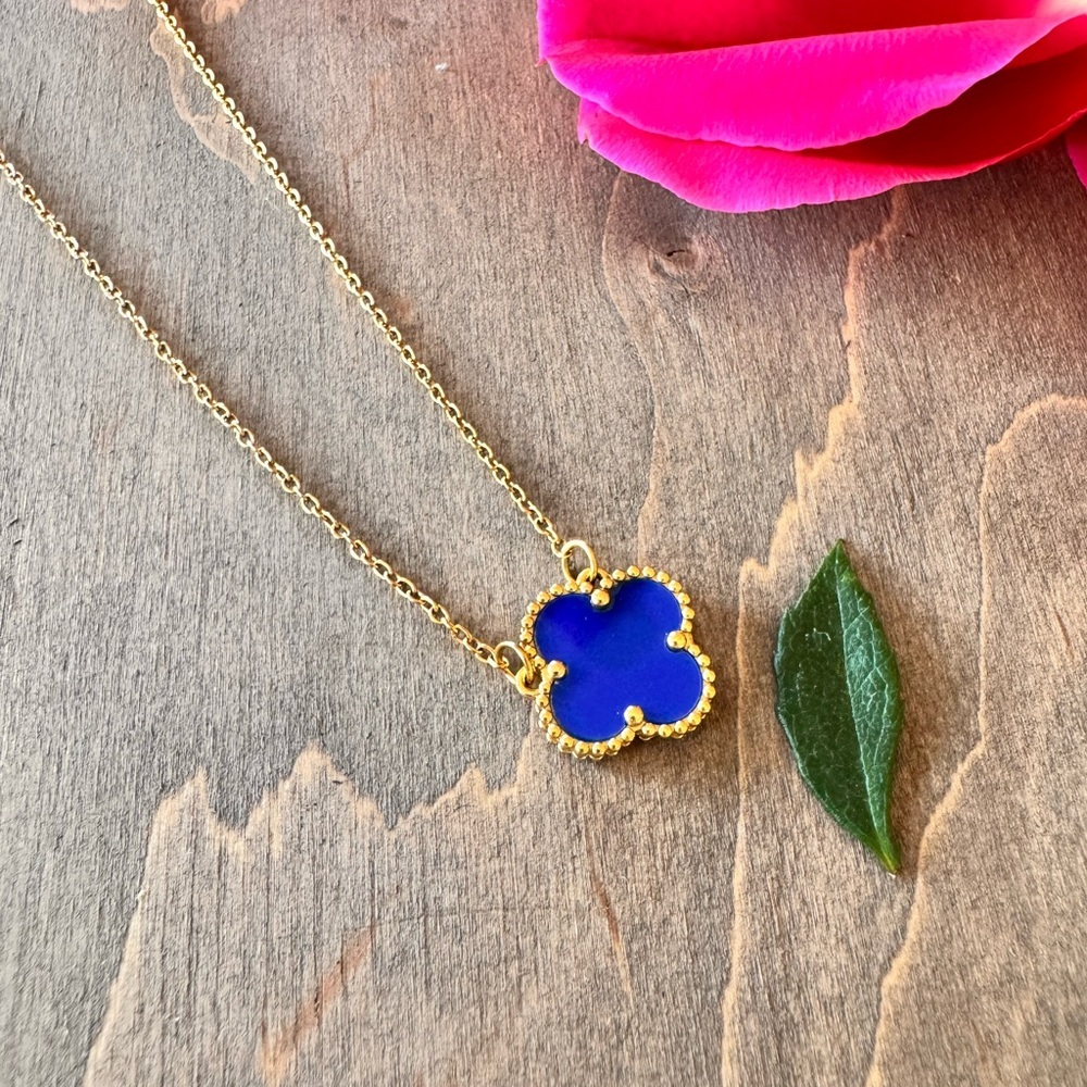 Elegant Gold and Blue Clover Pendant Necklace - Picture 2 of 5